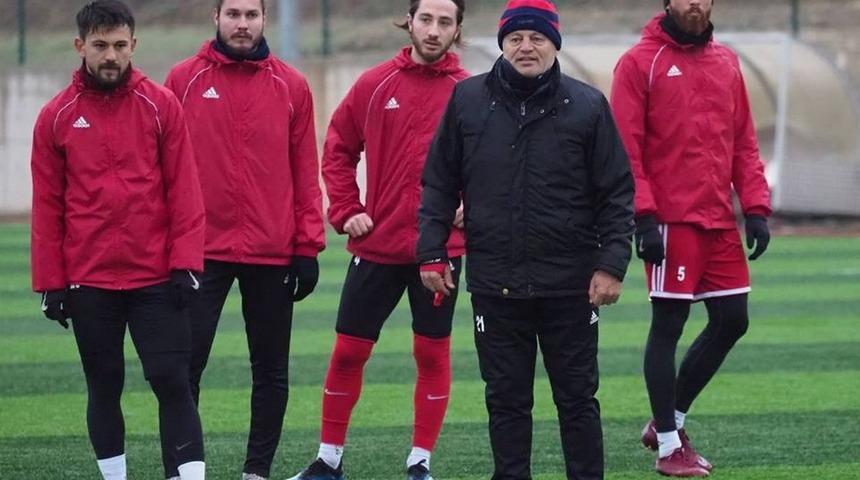 Uşakspor yeni hocasıyla &ccedil;ıkış arıyor