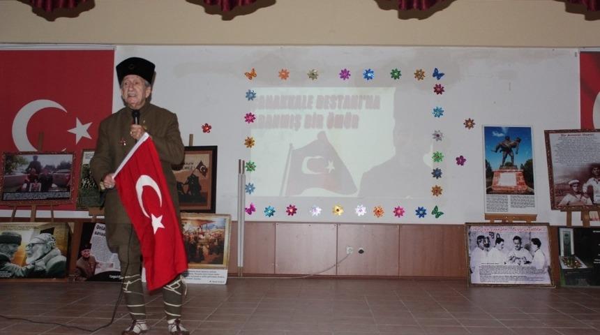 &Ccedil;anakkale Gazisi H&uuml;seyin Ka&ccedil;maz&rsquo;ın oğlu &Ccedil;anakkale&rsquo;yi anlattı