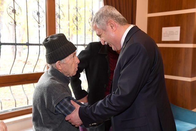 Başkan Polat, Vefa Konağını ziyaret etti