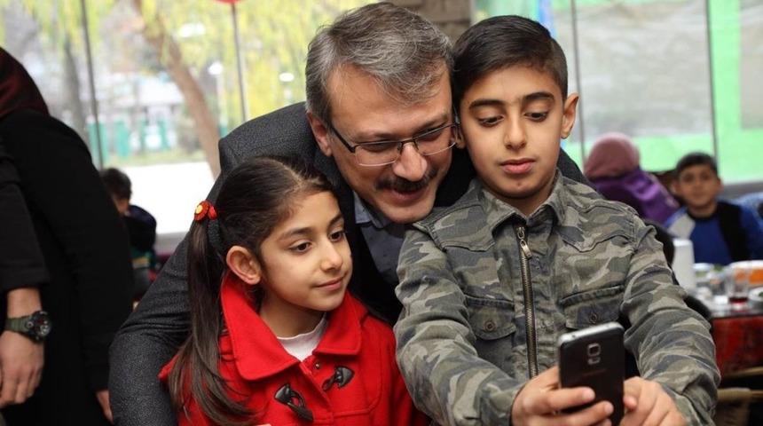 Vali Ekinci, &ldquo;Hi&ccedil;bir zaman kendinizi yalnız hissetmeyin&rdquo;