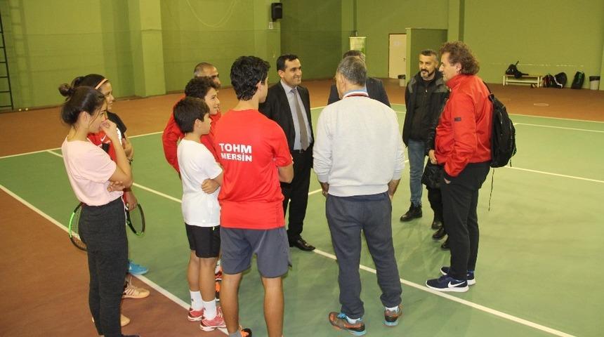 Tenis Federasyonu yetkilileri Mersin&rsquo;deki tesisleri inceledi