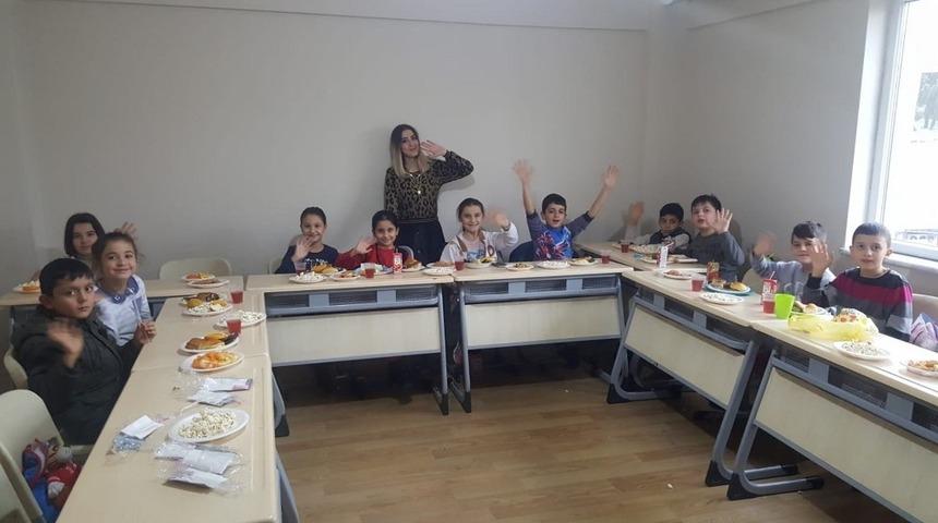 &Ccedil;ocuklar paylaşmanın mutluluğunu yaşadı