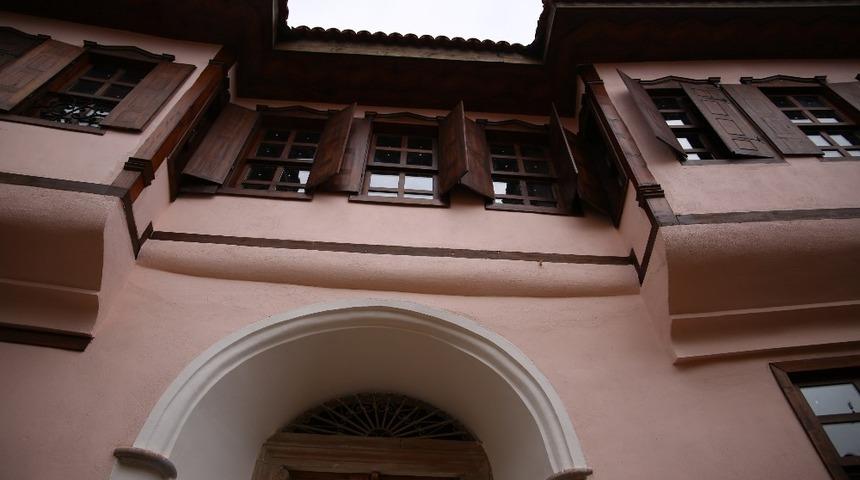 Kula&rsquo;da tarihi bir yapı daha yeniden can buluyor