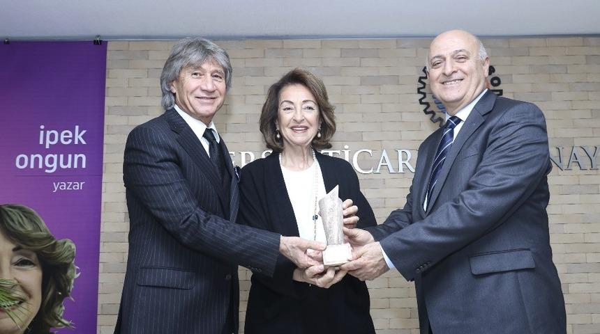 Mersin Kenti Edebiyat &ouml;d&uuml;l&uuml;, İpek Ongun&rsquo;un