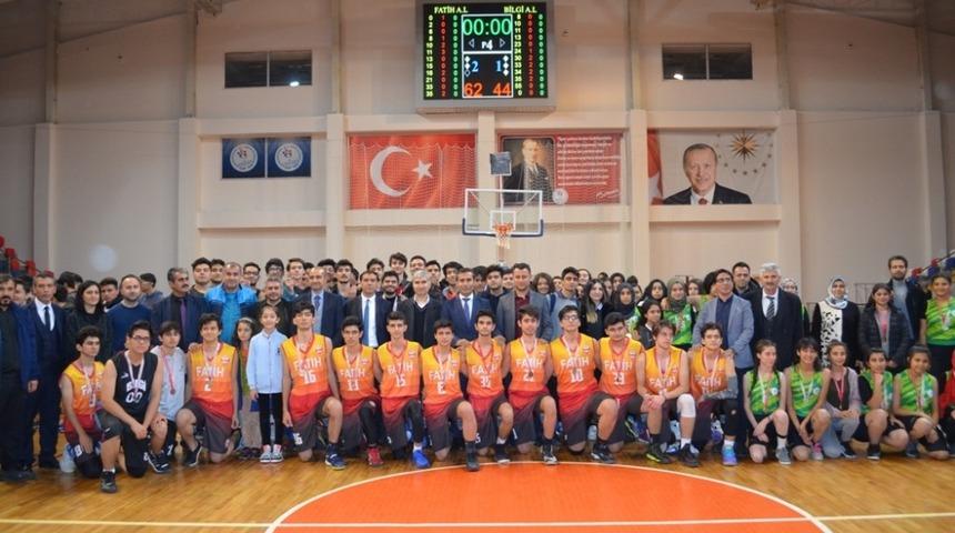 Potanın şampiyonları madalyalarını aldı