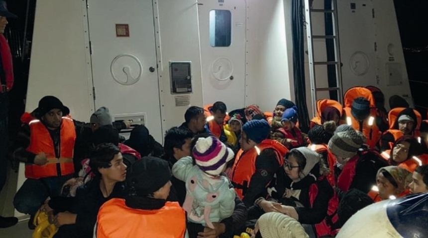 Kuşadası&rsquo;nda 23&rsquo;&uuml; &ccedil;ocuk 50 ka&ccedil;ak g&ouml;&ccedil;men yakalandı