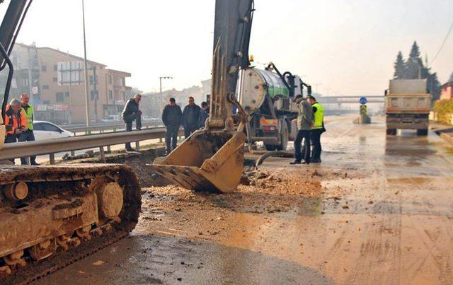 D-100, su borusunun tamir edilmesiyle 17 saat sonra ulaşıma açıldı