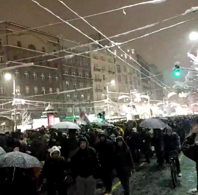 Belgrad'da, Vuçiç ve hükümet protestosu devam ediyor