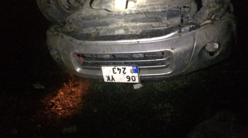 Otomobil Toprak Yığınına &Ccedil;arptı: 1 Yaralı