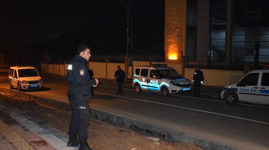 Ekipler alarma ge&ccedil;ti! Ara&ccedil;tan inip ateş a&ccedil;tılar!