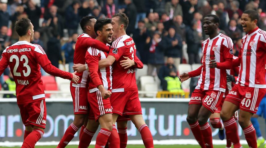 Sivasspor'dan Ankarag&uuml;c&uuml;'ne farklı tarife: 4-0