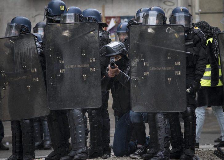 Fransa'daki gösterilerin bilançosu ağır oldu  G4