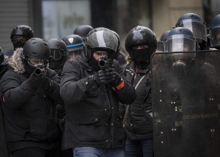 Fransa'daki gösterilerin bilançosu ağır oldu  G5