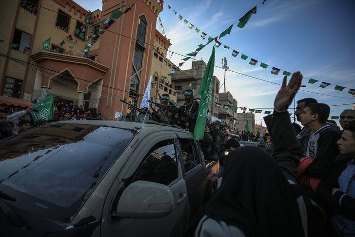 Kassam Tugaylarından Gazze'de askeri geçit  G3