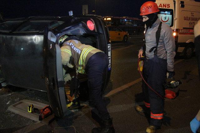 Beyoğlu'nda kaldırıma çarpan araç takla attı: 1 yaralı