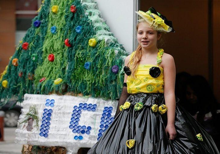 Geri dönüştürülen eşyalarla sokak defilesi  G4