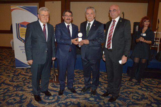 Arınç, mezunu olduğu lisenin gecesine katıldı