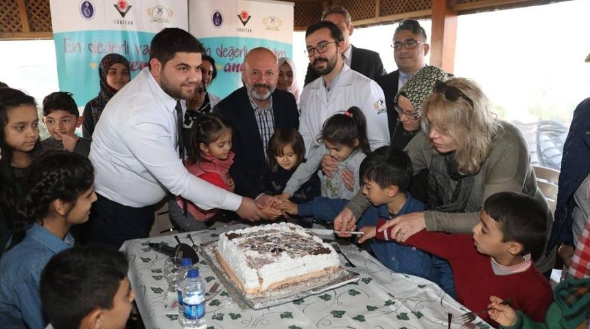 &Ccedil;&ouml;lyak hastası &ccedil;ocukların doğum g&uuml;n&uuml; kutlandı