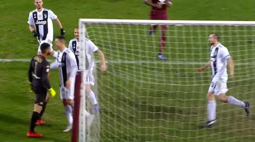 Ronaldo'nun Torino kalecisine yaptığı hareket geceye damga vurdu!