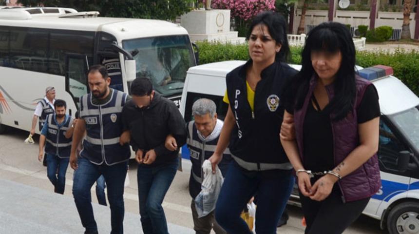 Adana'da fuhuştan yakalanmıştı, bakın kim çıktı! Arabesk şarkıcısı Bergen'i öldüren...