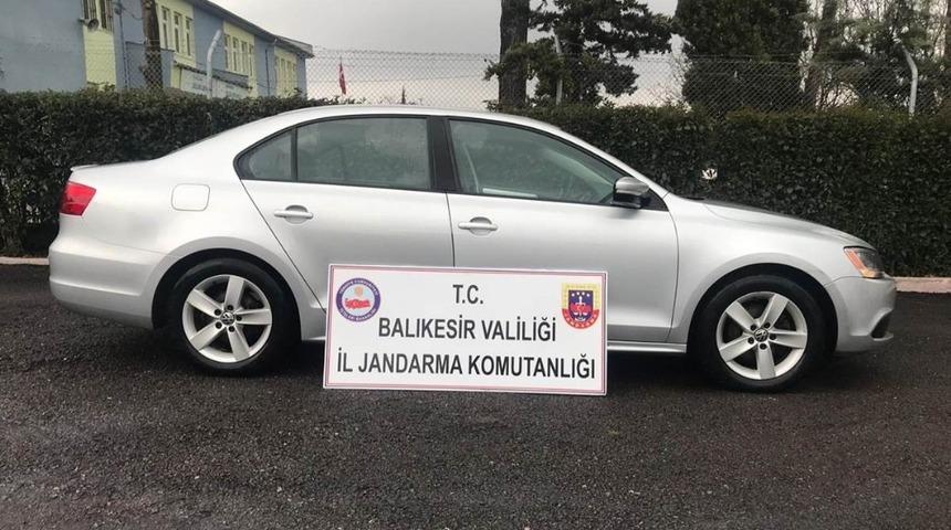 G&uuml;mr&uuml;k ka&ccedil;ağı otomobil yakalandı