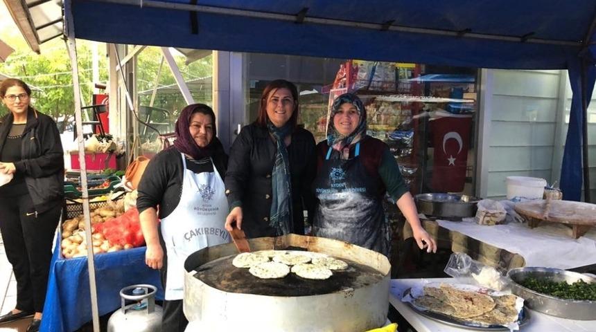 Başkan &Ccedil;er&ccedil;ioğlu, &Ccedil;akırbeyli pazarında vatandaşlarla buluştu