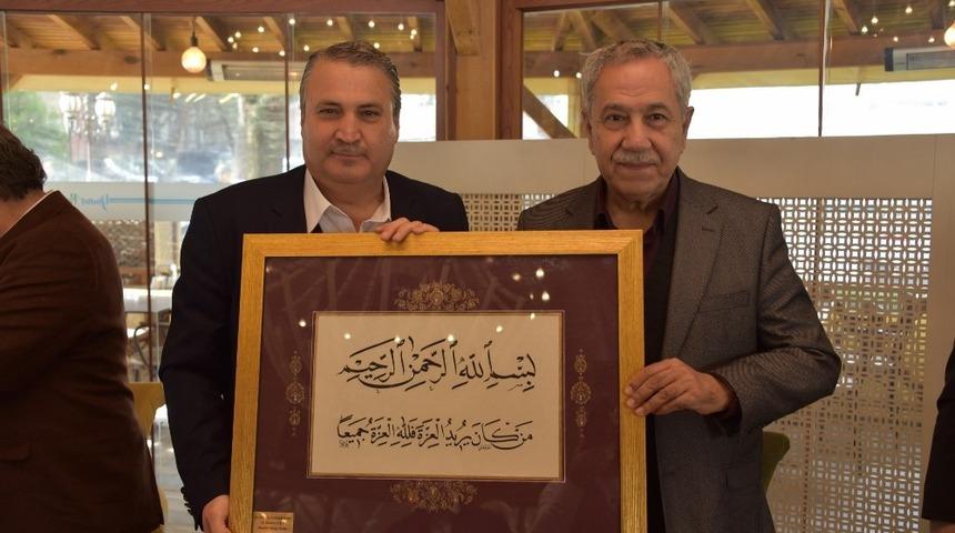 Arın&ccedil;&rsquo;tan Yunusemre&rsquo;nin hizmetlerine 10 &uuml;zerinden 10