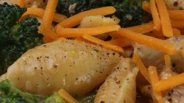 Peynirli Tavuklu Makarna