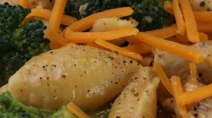 Peynirli Tavuklu Makarna