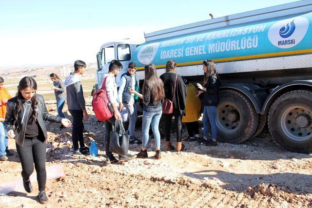 Midyat’ta yüksekokul yerleşkesine 3 bin 500 fidan dikildi