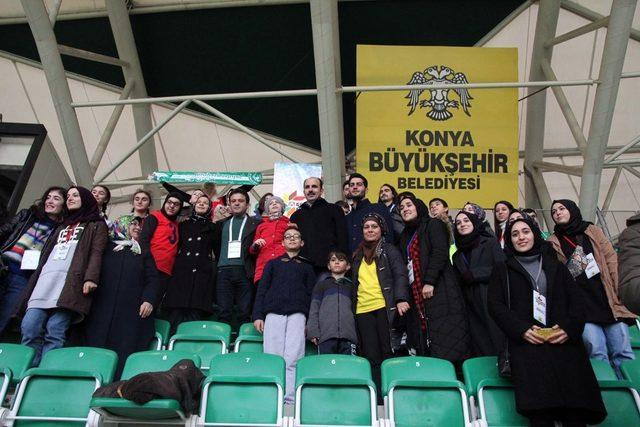 Başkan Altay Konyaspor maçında özel öğrencilerle buluştu