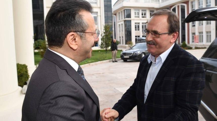 Başkan Şahin deplasmana giderken Vali Aksoy&rsquo;u pas ge&ccedil;medi