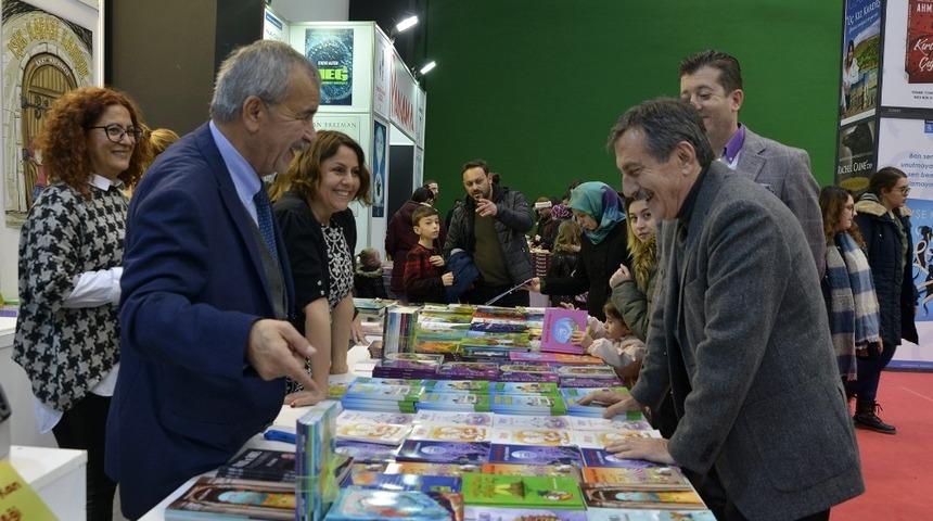Başkan Ata&ccedil;&rsquo;tan Eskişehir Kitap Fuarı&rsquo;na ziyaret