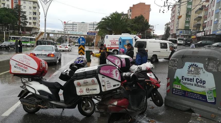 Panelvan minib&uuml;s ile motosiklet &ccedil;arpıştı: 1 yaralı