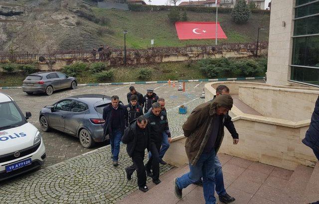 Ormanda uyuşturucu ticareti yaparken yakalanan 5 şüpheli tutuklandı