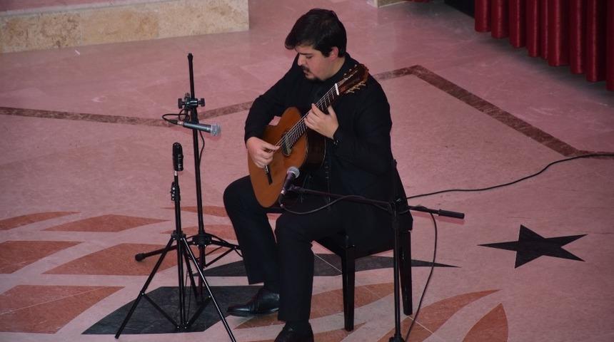 Gitar Resitali’ne dinleyicilerden tam not