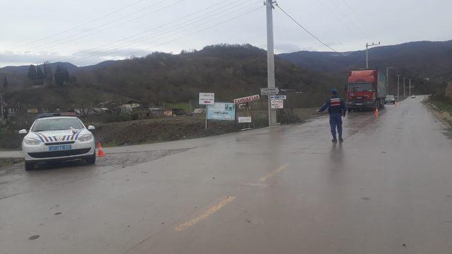 Jandarma ekiplerinden Gölcük’te trafik uygulaması