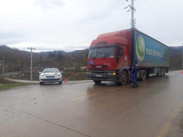 Jandarma ekiplerinden Gölcük’te trafik uygulaması