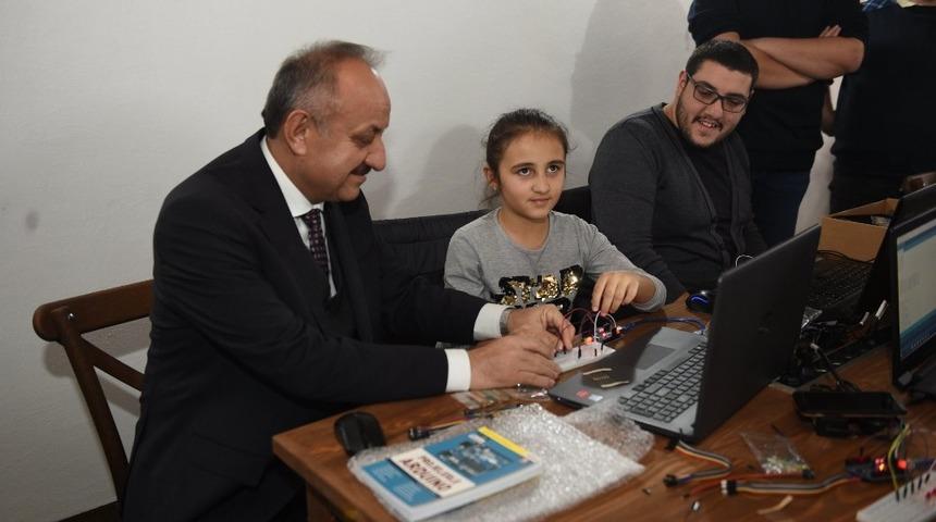 Başkan Babaş&rsquo;tan, robotik kodlamaya tam destek