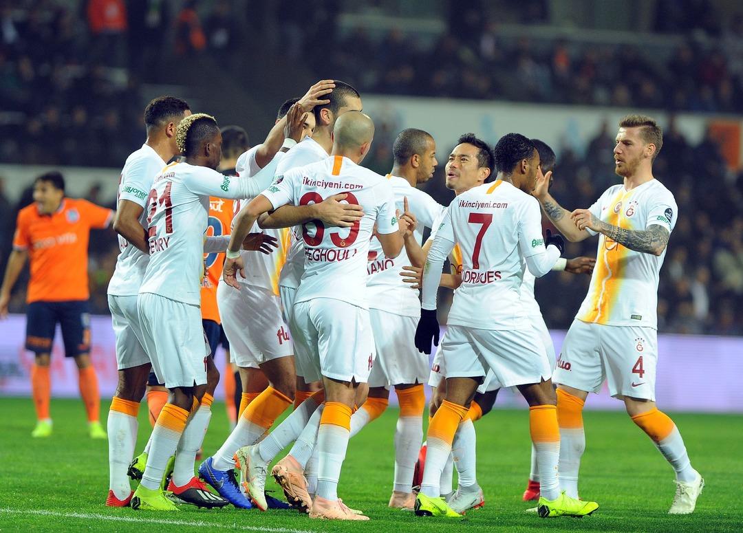 Mourinho ve Guardiola G.Saray'ın yıldızının peşinde!