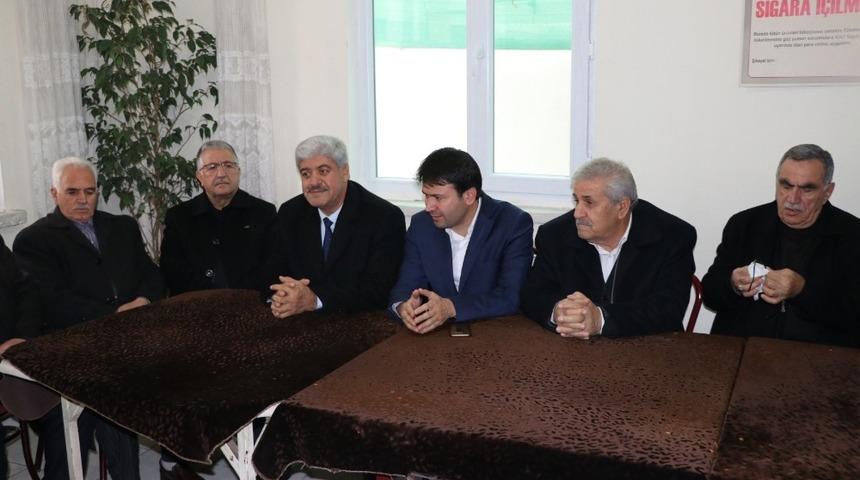 Aday Adayı Ekinci, S&uuml;rg&uuml;l&uuml;ler Derneğini ziyaret etti