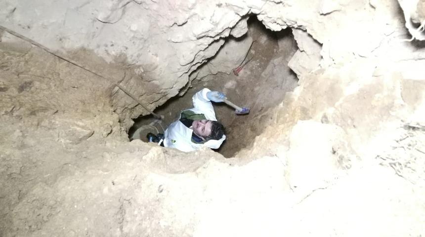 4 metrelik çukurun içerisinde suç üstü yakalandılar!