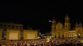 30 bin kişi tarihi meydana akın etti