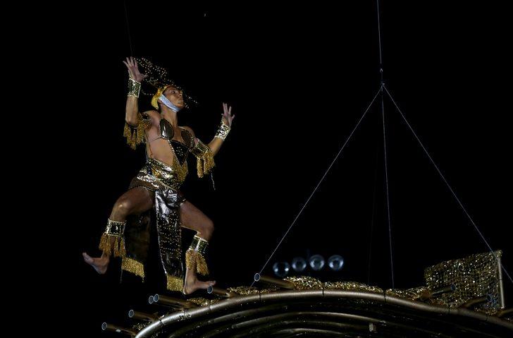 30 bin kişi tarihi meydana akın etti G2