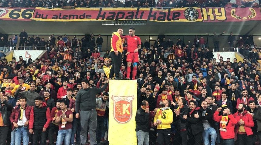 Deniz bir d&ouml;nd&uuml; pir d&ouml;nd&uuml;