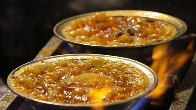 13 saatte yapılıyor! Yemek için sabah 5'te sıraya giriyorlar