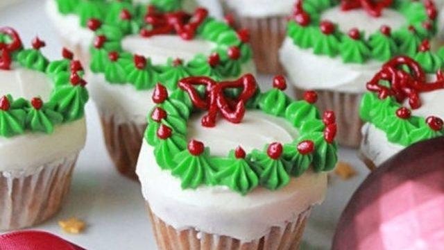 Noel Çelenkli Cupcake