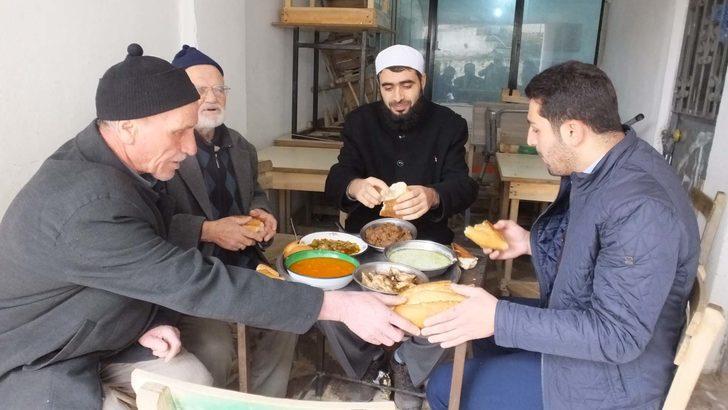 Usta Ascilar Olimpik Koy Den Artan Malzemelerle Ihtiyac Sahiplerine Yemek Yapiyor N Olmus