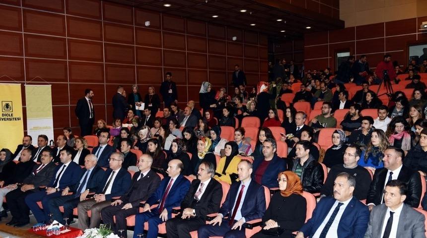 Rekt&ouml;r Bağlı &rsquo;&Ccedil;ocuk İstismarına Dur De&rsquo; sempozyumunda konuştu