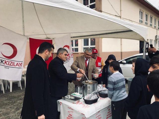 Öğretmen ve velilerden Kızılay’a kan bağışı